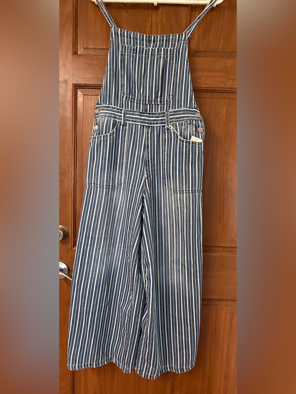 Kensie Jeans Drapey Denim 100% Cotton Cropped Tie Overalls in Medium- NWT - Picture 2 of 15